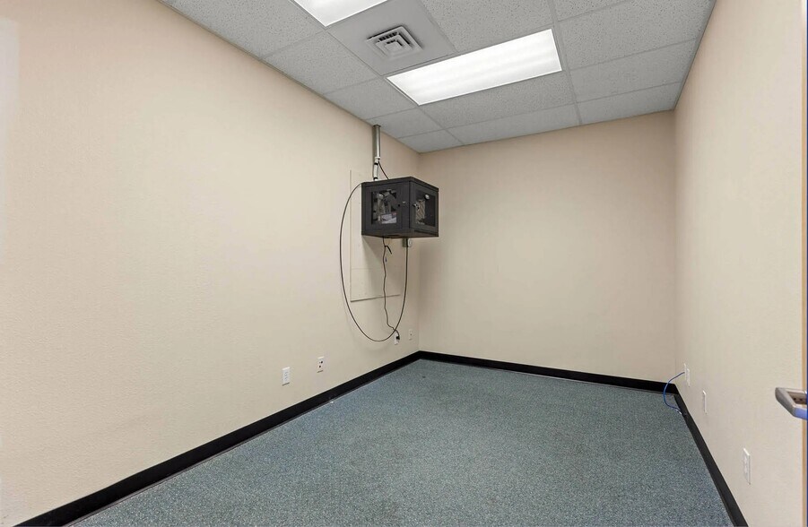 More Photos Of 588 SE Bishop Blvd, Pullman General Retail For Lease