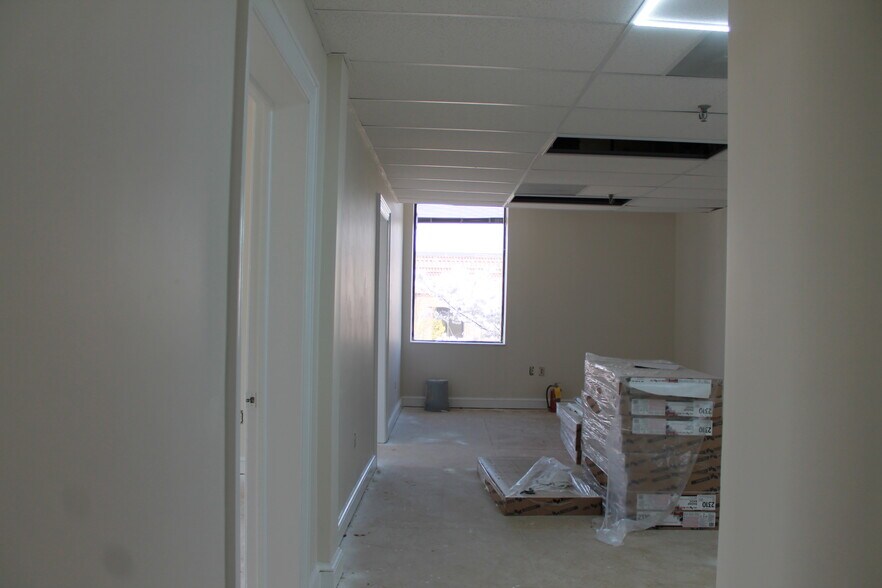 More Photos Of 201 W Market St, Kingsport Office For Sale