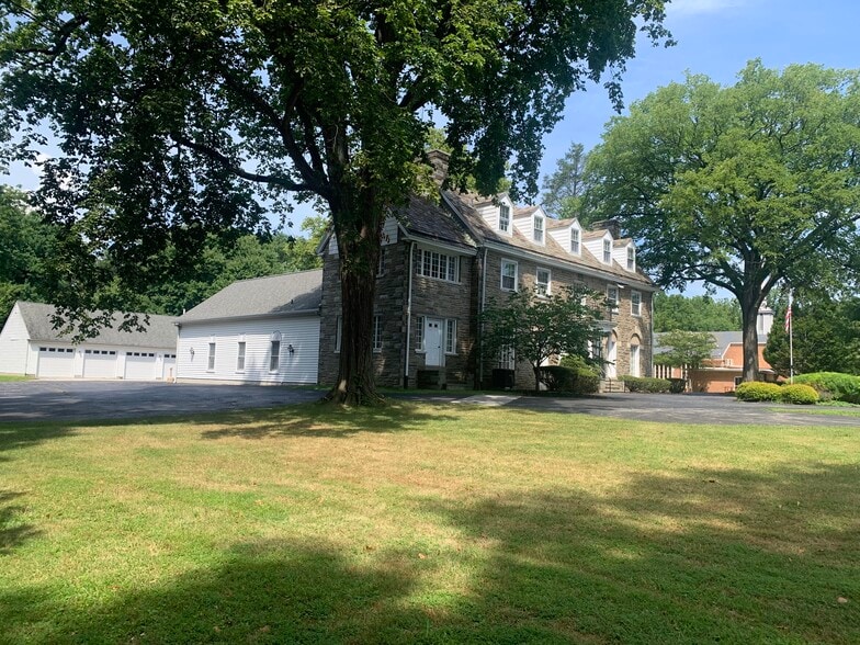 More Photos Of 935 S Providence Rd, Wallingford Funeral Home For Sale