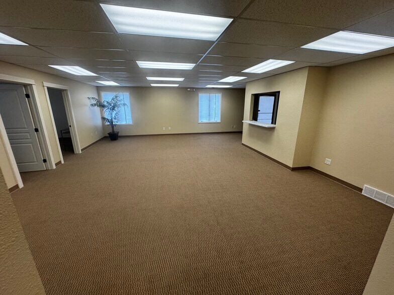 More Photos Of 7445 University Ave, Des Moines Medical For Sale