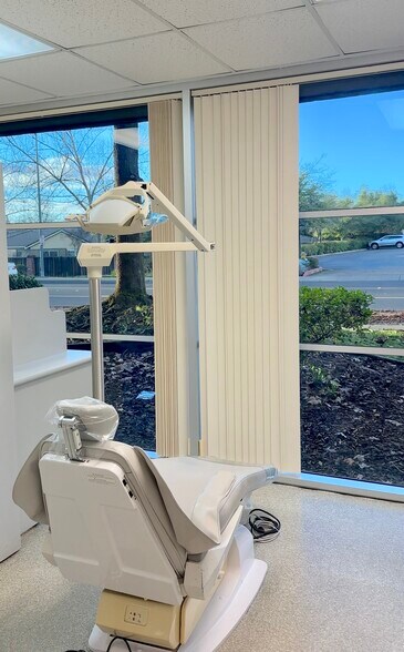 More Photos Of 1568 Creekside Dr, Folsom Office For Lease