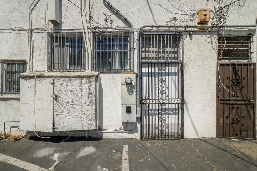 More Photos Of 11850 Hawthorne Blvd, Hawthorne Storefront Retail Residential For Sale