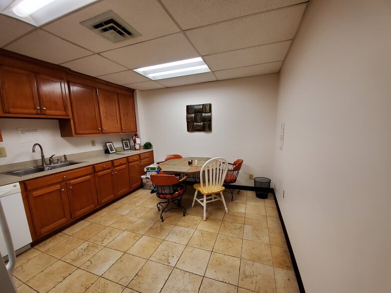 More Photos Of 227 28th St, Newport News Storefront Retail Office For Lease