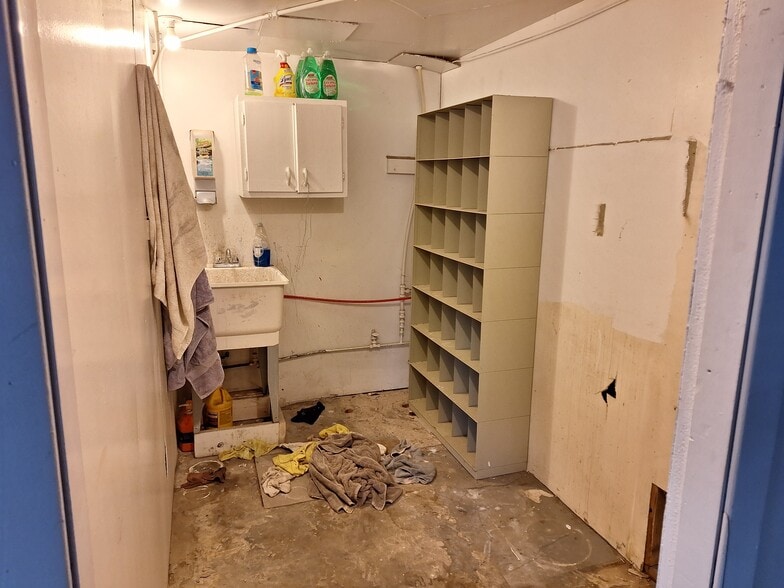 More Photos Of 200 Grand Ave, Clarion Warehouse For Lease