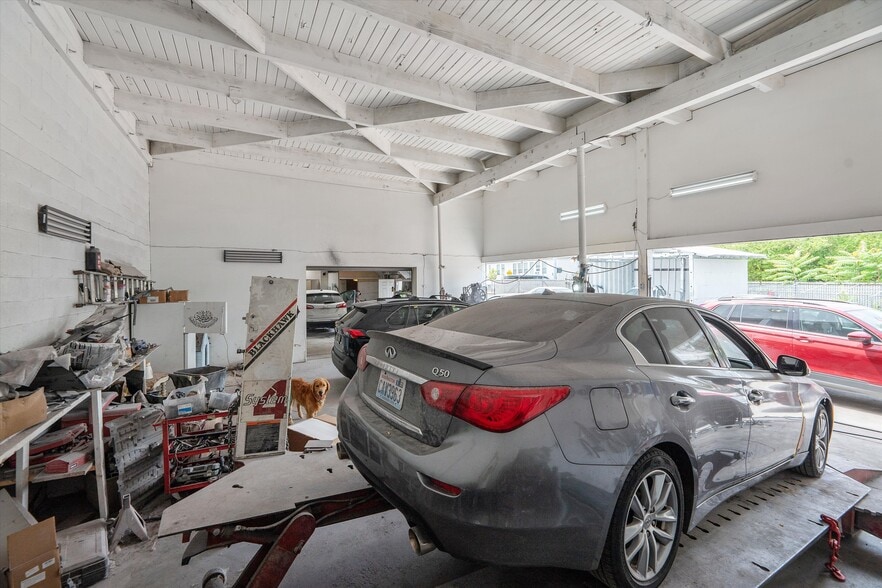 More Photos Of 8705 SE Foster Rd, Portland Manufacturing For Sale