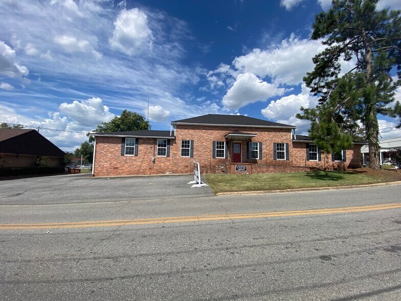 More Photos Of 102 1st St, Cochran Office For Lease