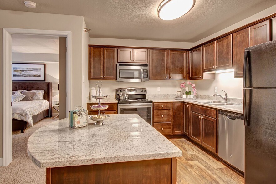 More Photos Of 8617 Edinbrook Xing, Brooklyn Park Apartments For Sale