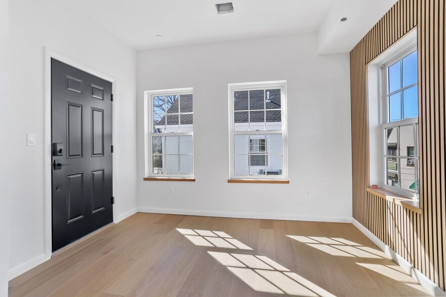 More Photos Of 63 Church St, Greenwich Apartments For Sale
