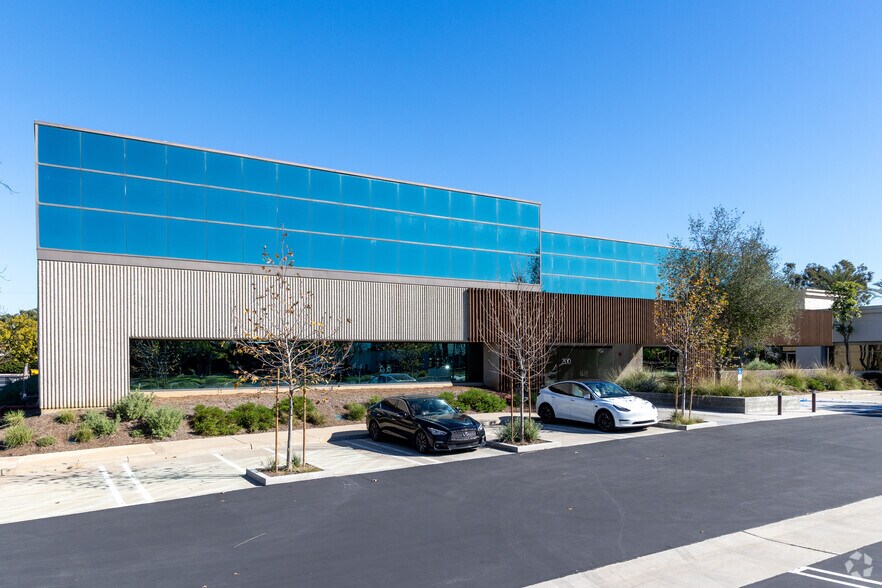 More Photos Of 200 E Baker St, Costa Mesa Loft Creative Space For Lease