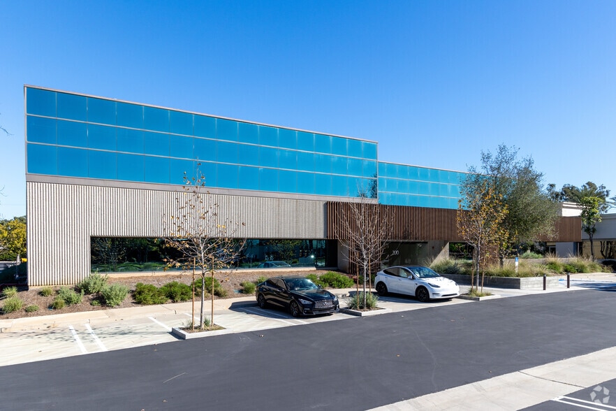 More Photos Of 200 E Baker St, Costa Mesa Loft Creative Space For Lease