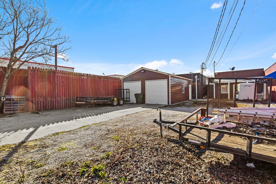 More Photos Of 1415-1419 Leestown Rd, Lexington General Retail For Sale