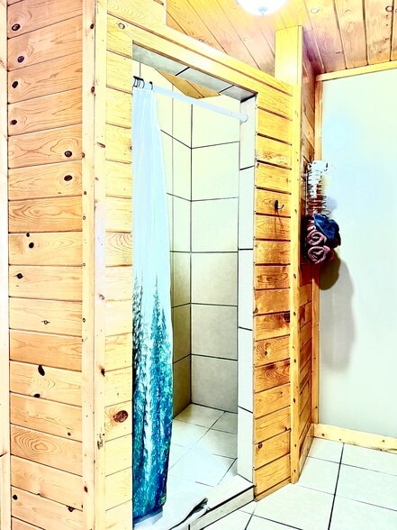 More Photos Of 1665 Whisper Ridge Rd, Ashton Hotel For Sale