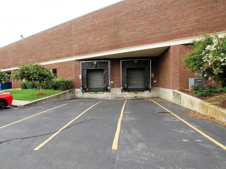 More Photos Of 822 James Record Rd, Huntsville Warehouse For Lease
