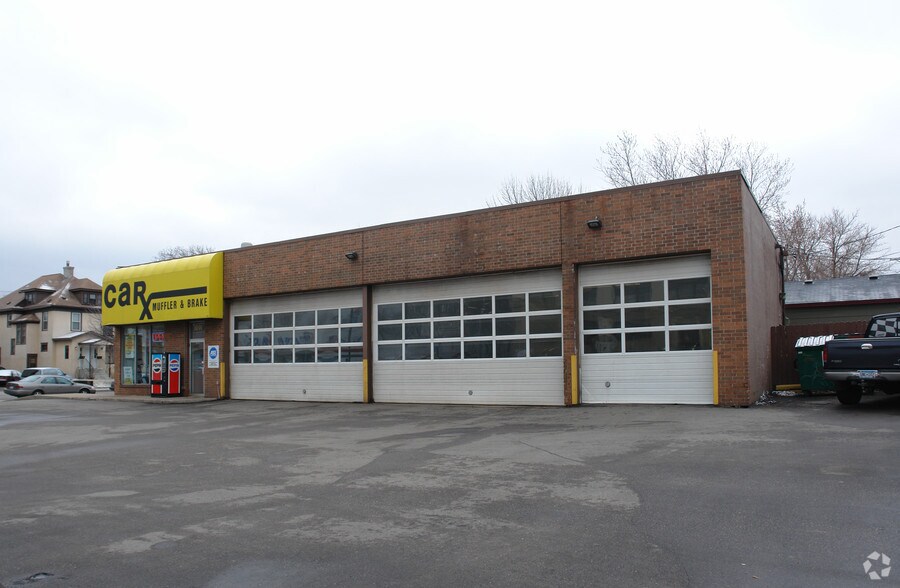 More Photos Of 1001 W Lake St, Minneapolis Freestanding For Lease