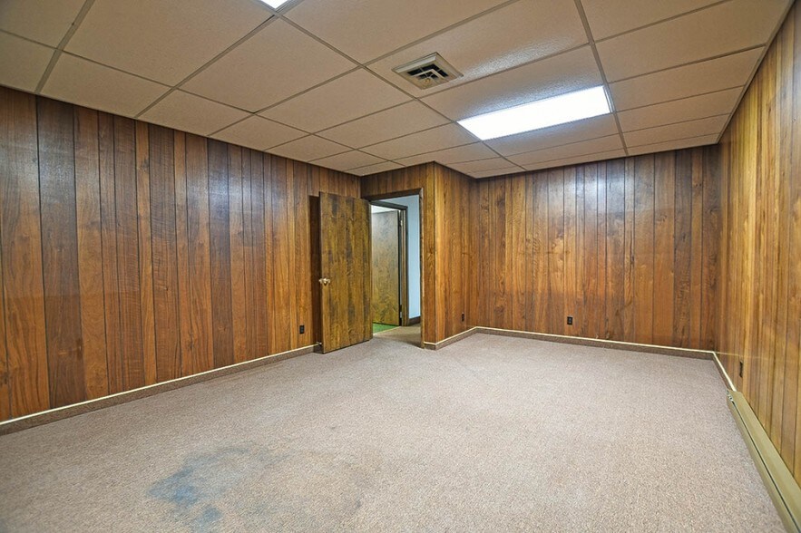 More Photos Of 1100 E South Grand Ave, Springfield Office For Sale