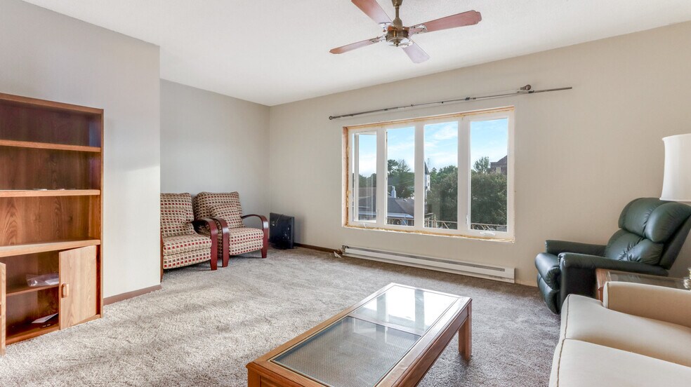 More Photos Of 1418 Main St, Bloomer Restaurant For Sale