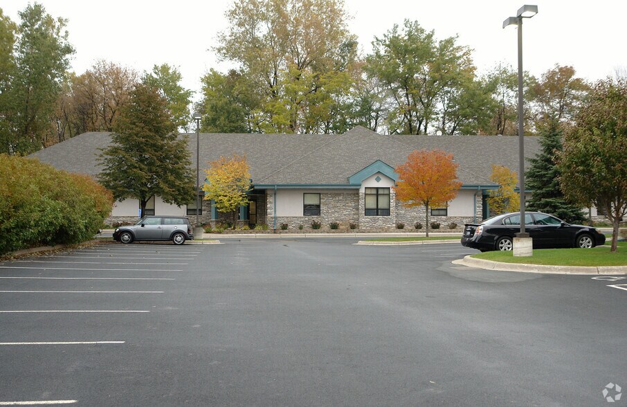 More Photos Of 2145-2165 Woodlane Dr, Woodbury Office For Lease