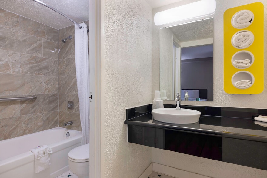 More Photos Of 220 I-10, Beaumont Hotel For Sale