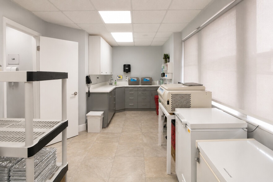 More Photos Of 555 Biltmore Way, Coral Gables Medical For Sale