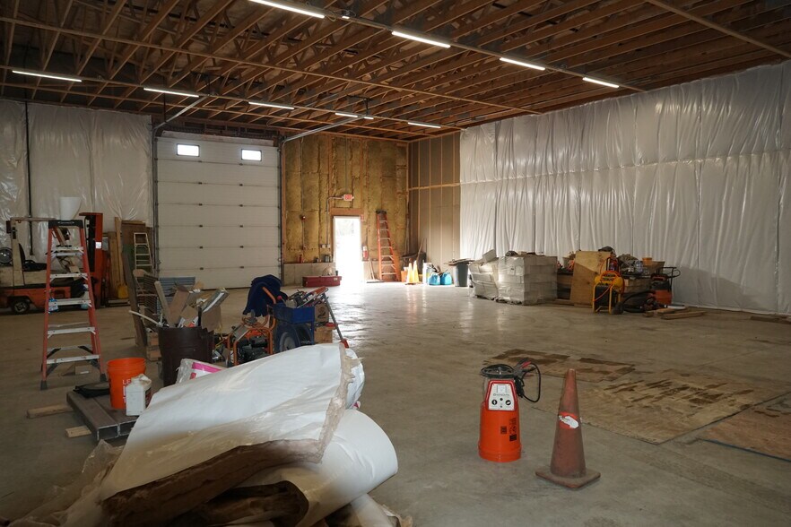 More Photos Of 160 Middleboro Ave, East Taunton Warehouse For Lease