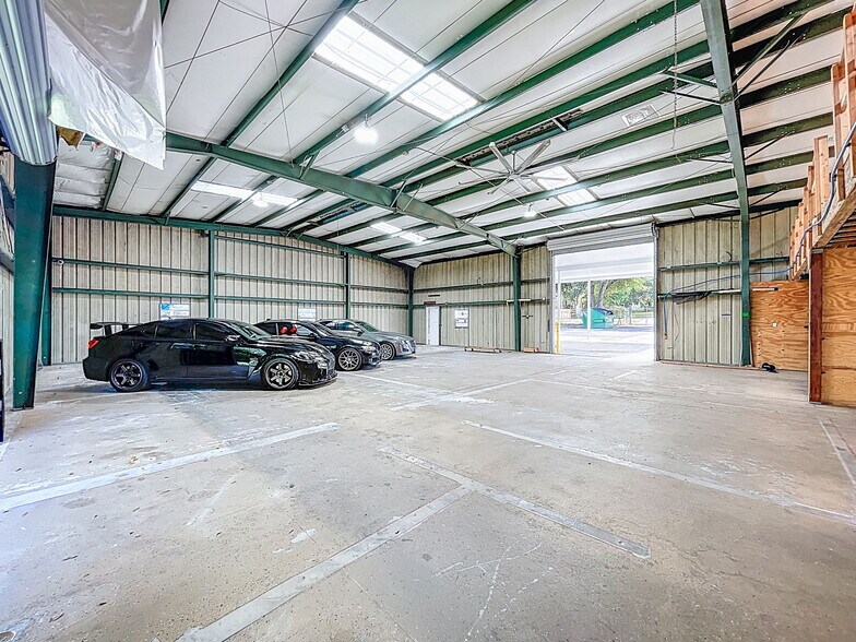 More Photos Of 112 N Mulrennan Rd, Valrico Warehouse For Sale