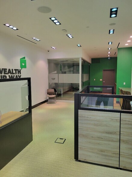 More Photos Of 2960 Kingsway Dr, Kitchener Freestanding For Lease