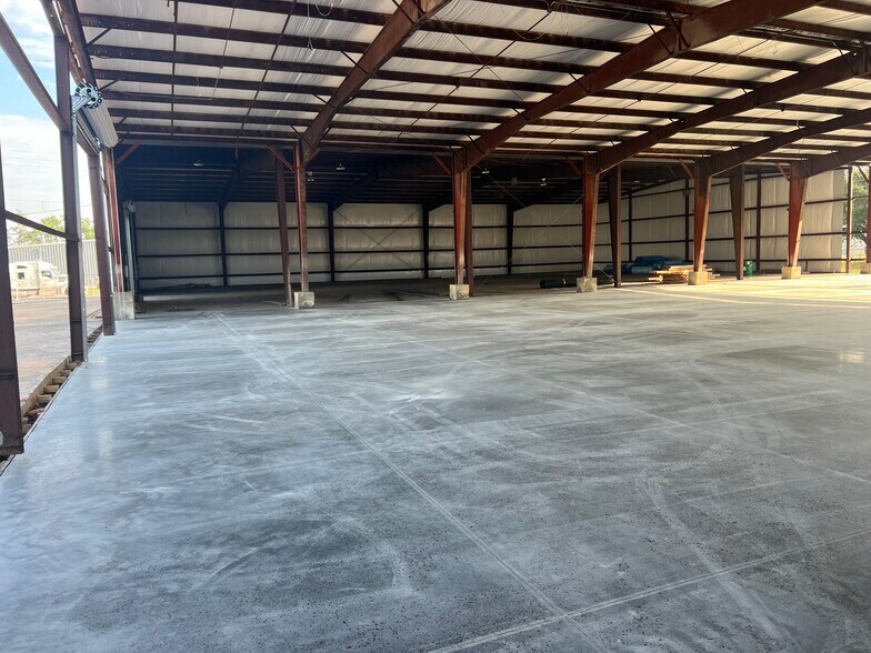 More Photos Of 3451 Georgia Pacific Ave, Mobile Warehouse For Sale