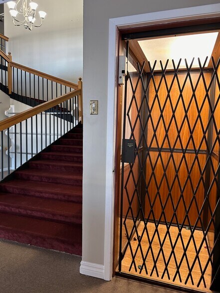 More Photos Of 60 Macarthur Dr, Alexandria Freestanding For Lease