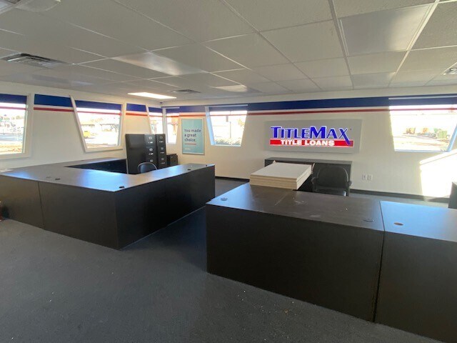 More Photos Of 505 W Murdock Ave, Oshkosh Storefront Retail Office For Lease