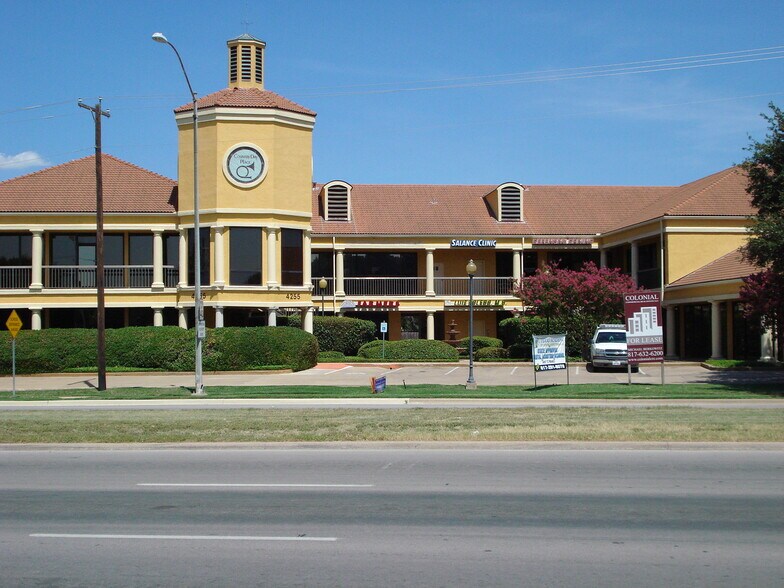 More Photos Of 4255 Bryant Irvin Rd, Fort Worth Medical For Lease