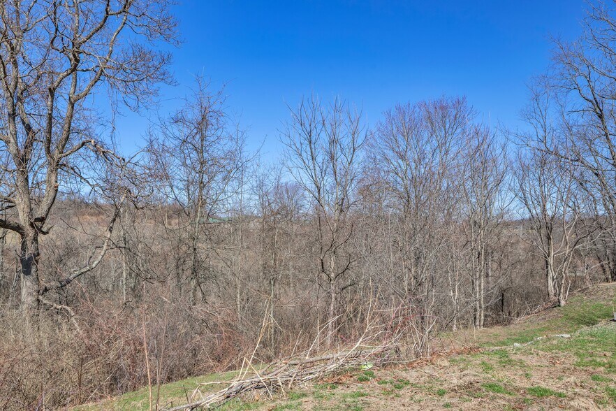 More Photos Of 1060 Pittsburgh Rd, Valencia Office For Sale