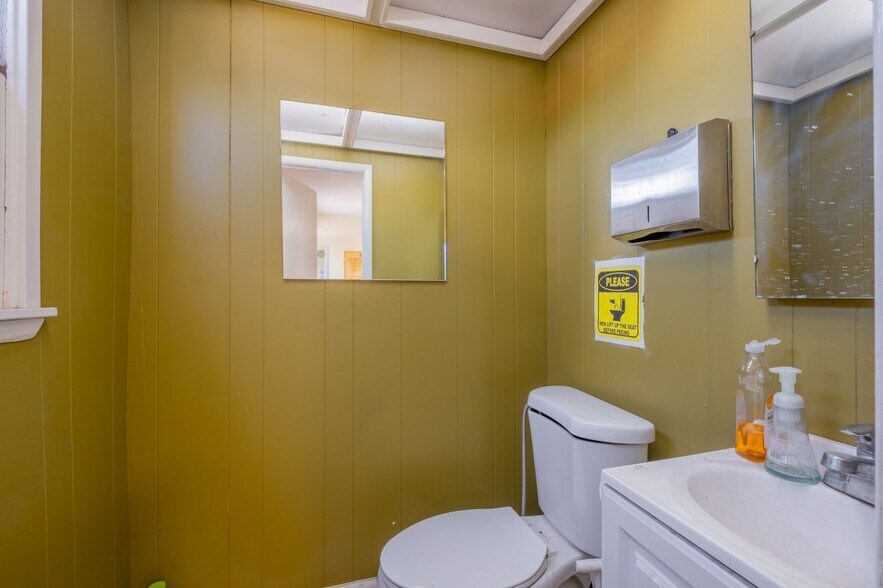 More Photos Of 1104 S Victory Blvd, Burbank Auto Repair For Sale