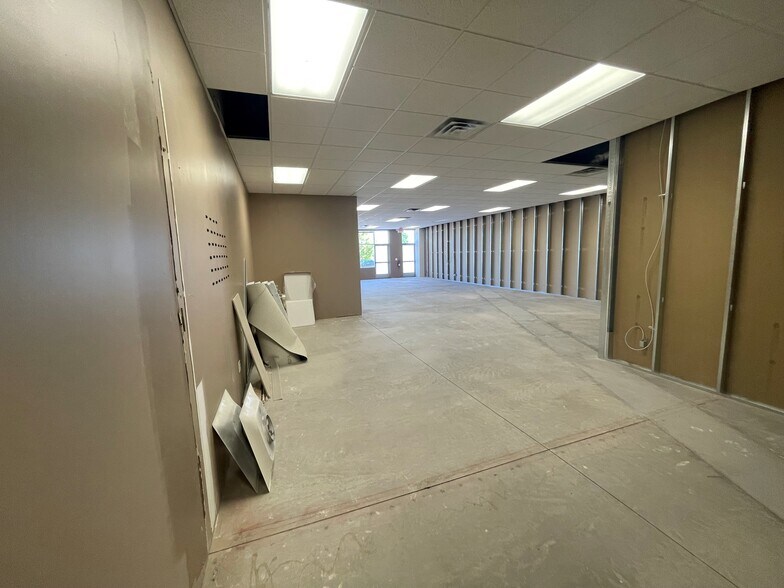 More Photos Of 14000 Northdale Blvd, Rogers Medical For Lease