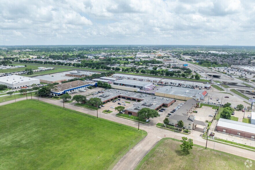 More Photos Of 10435 Greenbough Dr, Stafford Office For Lease