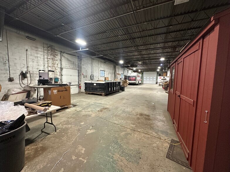 More Photos Of 4 Custom Dr, Old Saybrook Service For Lease