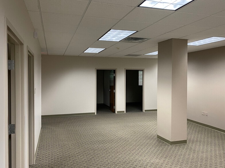 More Photos Of 30 Perimeter Park Dr, Atlanta Office For Lease
