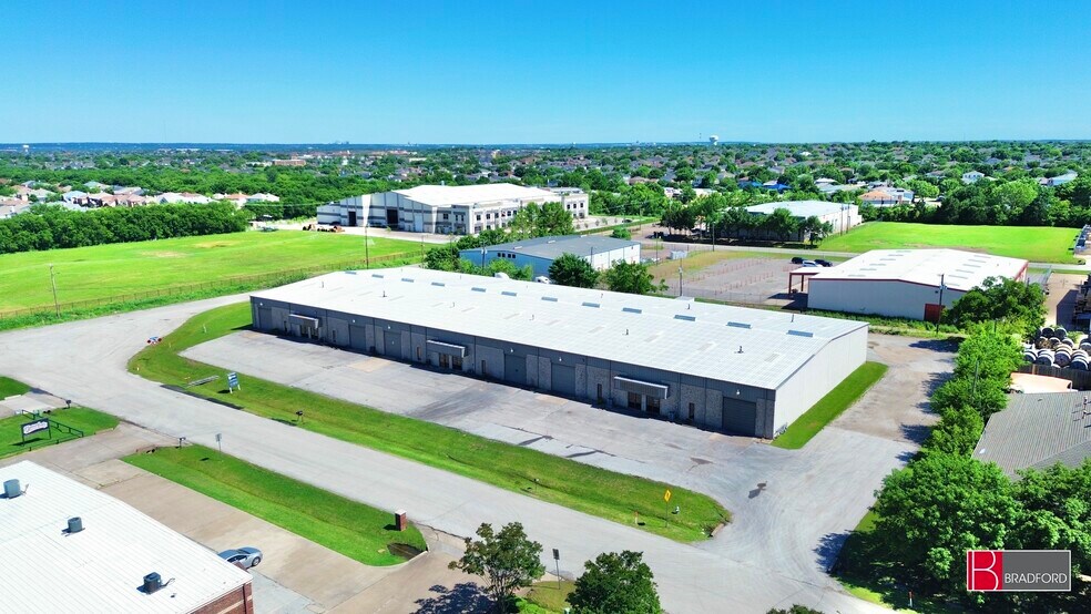 More Photos Of 1000-1008 N Commercial Blvd, Arlington Warehouse For Lease
