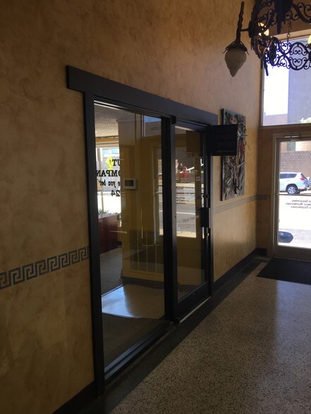 More Photos Of 194-200 Poplar Ave, Memphis Office For Lease