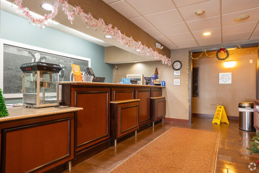 More Photos Of 1150 Riverside Dr, Battle Creek Hotel For Sale