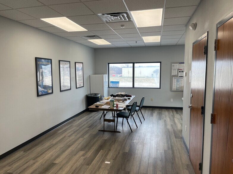 More Photos Of 3408 101st St, Urbandale Truck Terminal For Sale