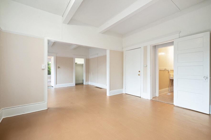 More Photos Of 1425 Palm Ave SW, Seattle Multifamily For Sale