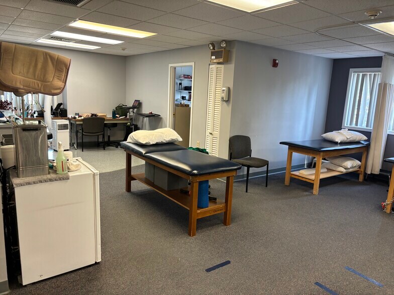 More Photos Of 41 Buttrick Rd, Londonderry Medical For Lease