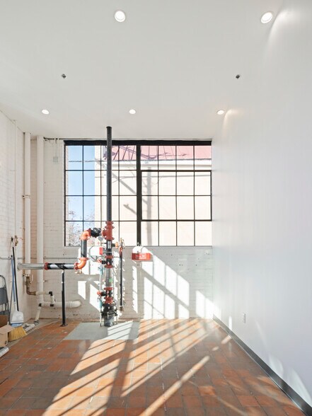 More Photos Of 801 N Broadway Ave, Oklahoma City Storefront Retail Office For Sale