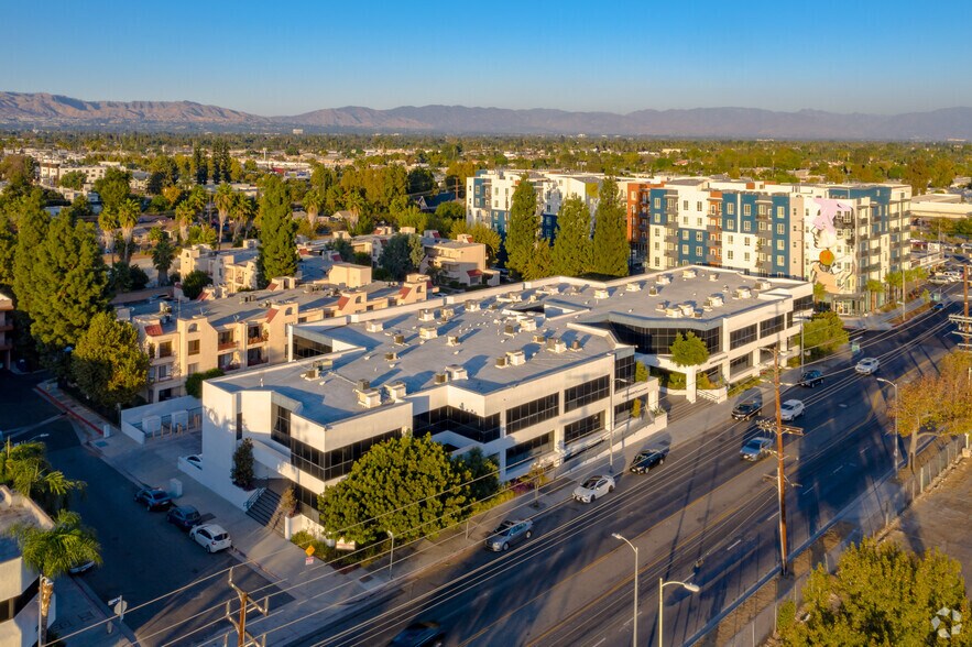 More Photos Of 21515 Vanowen St, Canoga Park Coworking Space