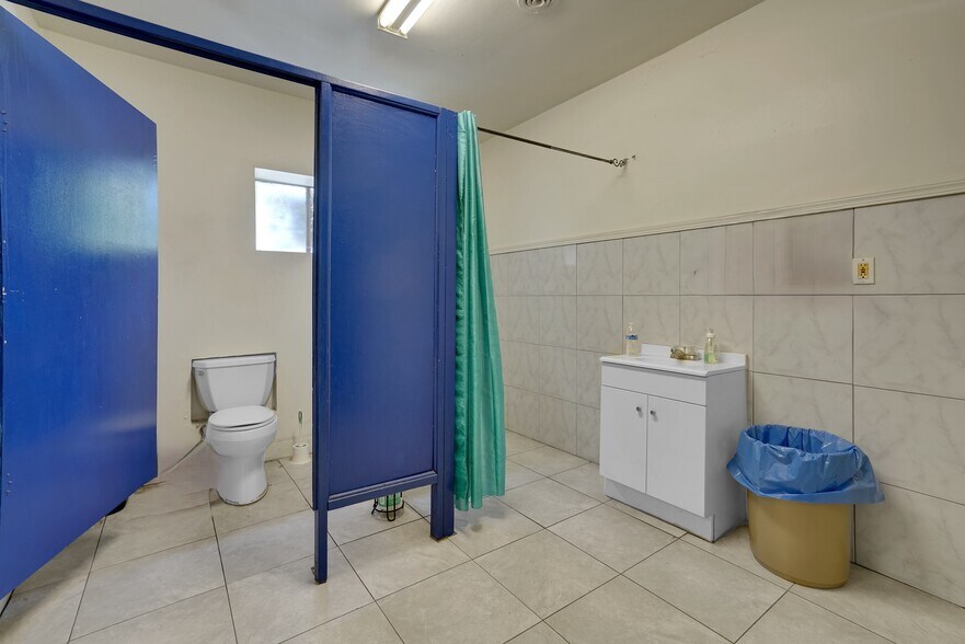 More Photos Of 109 S Aprilia Ave, Compton Religious Facility For Sale