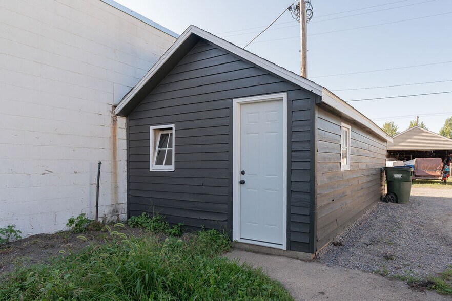 More Photos Of 28 Main St W, Richmond Office Residential For Sale