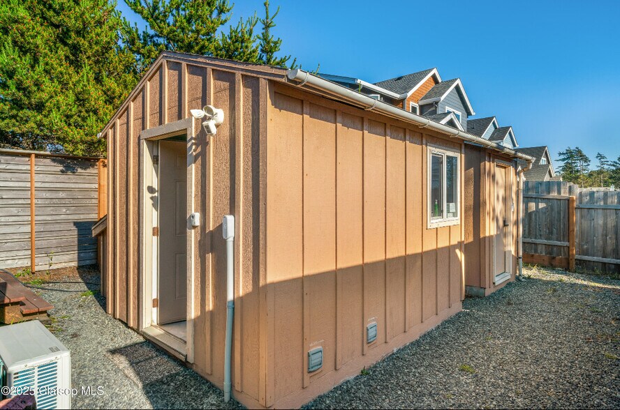 More Photos Of 186 Laneda Ave, Manzanita Storefront Retail Office For Sale