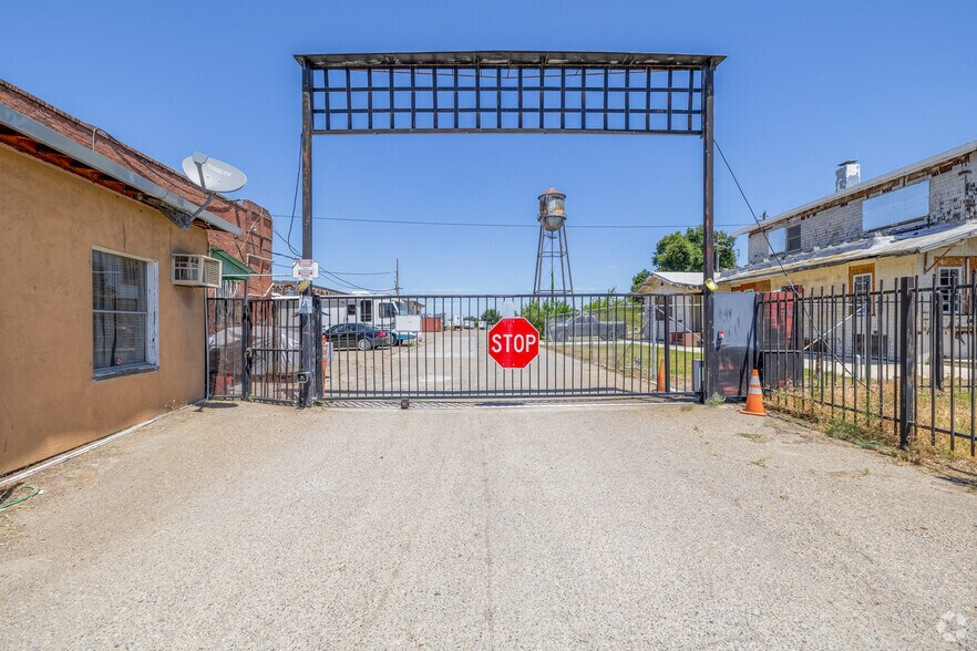 More Photos Of 1649 E Victor Rd, Lodi Distribution For Lease