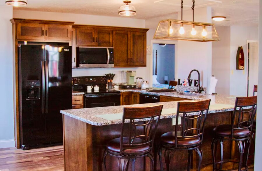 More Photos Of 7624 Liberty Rd, Columbia Manufacturing For Sale