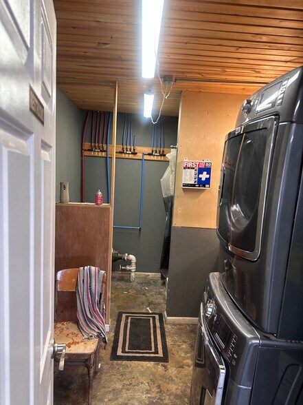 More Photos Of 601 E 10th St, Alton Warehouse For Sale